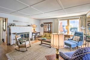 Gas Fire Pit, Views & Beach Access: Waterfront