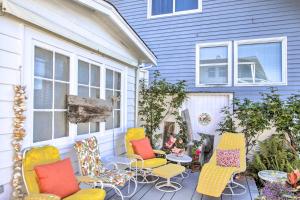 Gas Fire Pit, Views & Beach Access: Waterfront