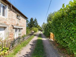 Maisons de vacances Alluring holiday home in Renaison with roofed terrace : photos des chambres