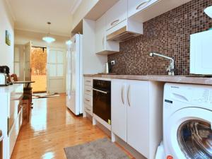 King 2 - close proximity to Bimbadgen and Hope Estate concerts