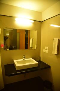 Hi 5 Hotel & Experience