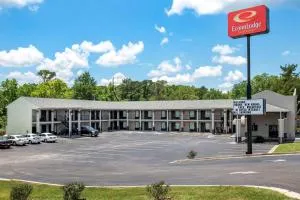 Econo Lodge Inn & Suites - مونروفيل