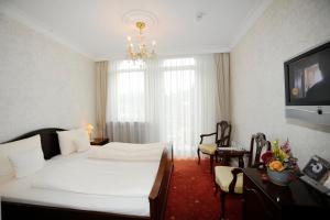 Superior Double Room room in HELIOPARK Bad Hotel Zum Hirsch
