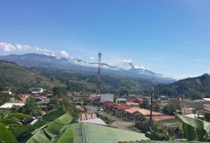 Montaña Linda Guest House Orosi