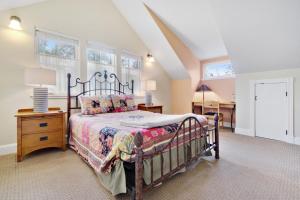 3 Bed 3 Bath Vacation home in Eastsound