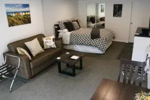 STUDIO@746 - Garston