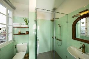 Phòng 2 Giường Đơn Nhìn Ra Thành Phố (Twin Room with City View)