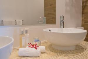 Le Nautique Beachfront Apartments