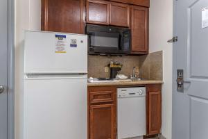 Queen Room - Accessible/Nonsmoking room in MainStay Suites