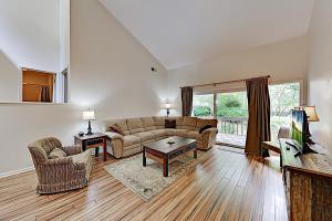 Two-Bedroom Apartment room in Amazing Rumbling Bald Resort Locale & Amenities condo