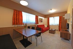 Two-Bedroom Suite (6 Adults) room in Penzion Jirinka