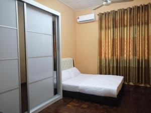 KLUANG BARAT HOMESTAY