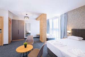 Deluxe Triple Room room in Avenue Hotel Deluxe