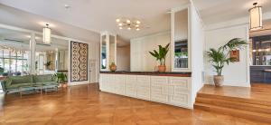 Hoposa Daina- Adults Only