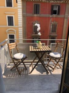 Two-Bedroom Apartment room in Vatican Candia 121