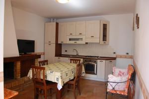 Two-Bedroom Apartment room in Il Giardino Degli Ulivi