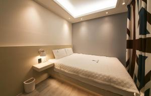 Backpackers In Yeosu