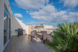 KERNICE Penthouse with Sea and Country Views of Xghajra