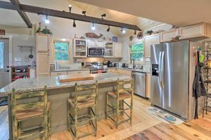 Secluded Pisgah National Forest Retreat with Views!