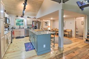 Secluded Pisgah National Forest Retreat with Views!