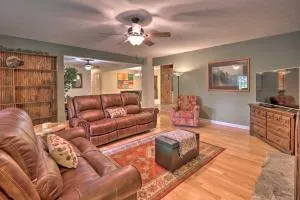 Hendersonville Home with Fire Pit 5 Mi to Downtown! - Mills River