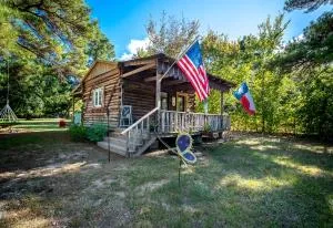 Tiny house LogCabinBnB - Ren Fest Renaissance Festival Bernhardt Arrowhead Hill Olde Dobbin Station Ranch House Farmhouse Wedding Venue Houston Woodlands College Station TAMU - مانغوليا