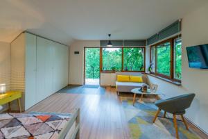 Dragonfly Studio with GARDEN