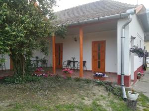 Négy Tücsök Vendégház