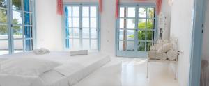 Villa Arios, pool, jacuzzi and sea