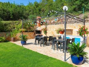 Apartment Chantal-1 by Interhome