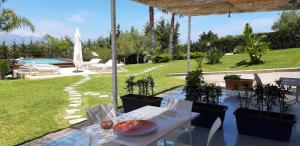 Isola del sole, Appartamenti con piscina