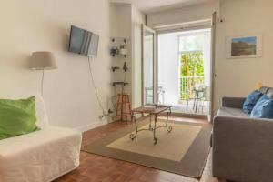 GRAND APPARTEMENT LUMINEUX POUR 2 à 4 PERSONNES A AVIGNON INTRA-MUROS WiFI GRATUIT