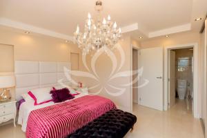 The White Apartment: Luxury, Beach and Design