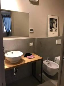 La Casa allombra della Chiesa