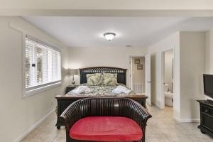 Seven-Bedroom House room in Island Getaway by Five Star Properties