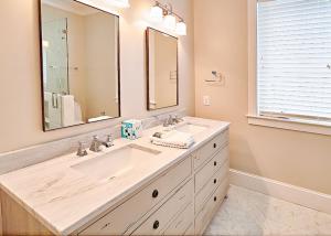 Holiday Home room in Windward by Five Star Properties