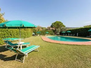 Belvilla by OYO Elegant apartment with pool - Borghetto