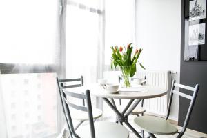 Apartment 24, Hotell