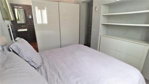 Luxe et charme Vieil Antibes 80m2 Clim Parking plages à pieds