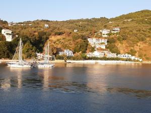 Melia studio 1 seafront apartment Skopelos Greece