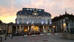 La Maison, 4 appartements 3 etoiles climatises au centre ville avec jardin proche du Parc et des Thermes : photos des chambres