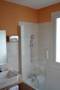 Hotels The Originals Boutique, Hotel Les Quatre Salines, Le Mont Saint-Michel Sud (Inter-Hotel) : photos des chambres
