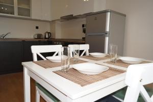 Spacious 2BDR - FREE Parking - Walk Everywhere - 300 Mbps WiFi