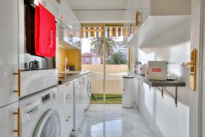 Luxury 4 Stars Apartment with 2 Terraces, Cannes Croisette