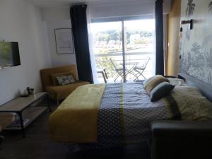 Appartements studio expose plein sud vu sur le port de plaisance : photos des chambres