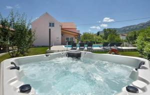Villa Radosevic near Split, heated pool