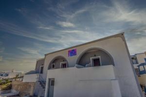 N RENIERIS Apartments