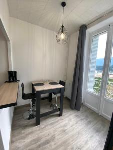 Studio lumineux en Centre Ville avec vue sur la Dent du Chat