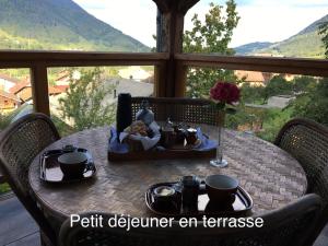 Maisons d'hotes Atelier des Sapins Blancs (chambre double) : Chambre Double avec Terrasse