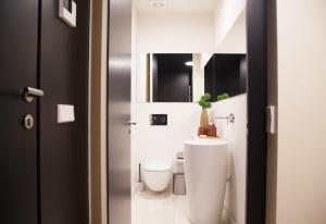 FLH Augustas Arch Sophisticated Flat